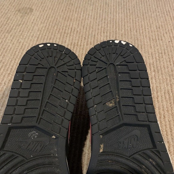 Nike Air Jordan 1 Mid Bred Black Red Men's Size 9 554724-024 - Picture 6 of 8